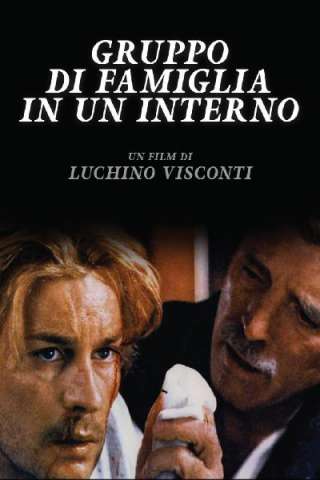 Gruppo di famiglia in un interno streaming